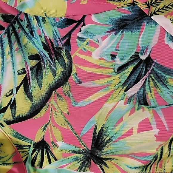 Tommy Bahama Active Floral 1/4 Zip Long Sleeve Golf Polo Shirt - Picture 7 of 8